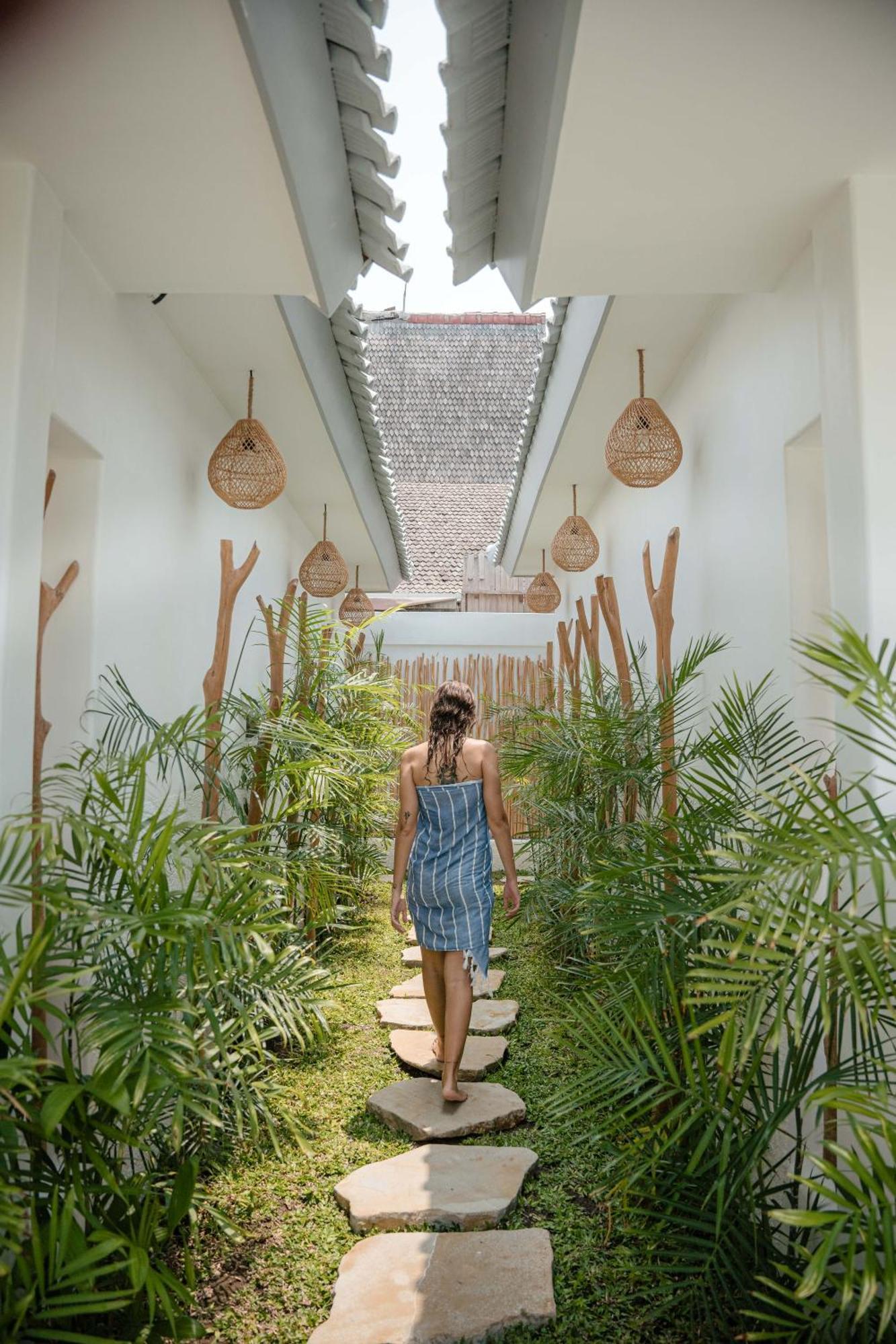 Quma Hotel กีลีตราวางัน ภายนอก รูปภาพ